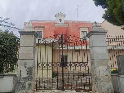 Scultura che fece conservare in un�altra residenza di famiglia: Villa D�Amelj Melodia, situata sempre su via Napoli e con cappella accessibile per tutto il popolo dal lungomare